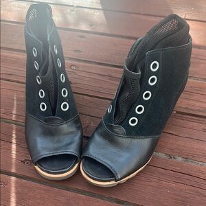 Sorel Stylish Black Peep-Toe Ankle Boots